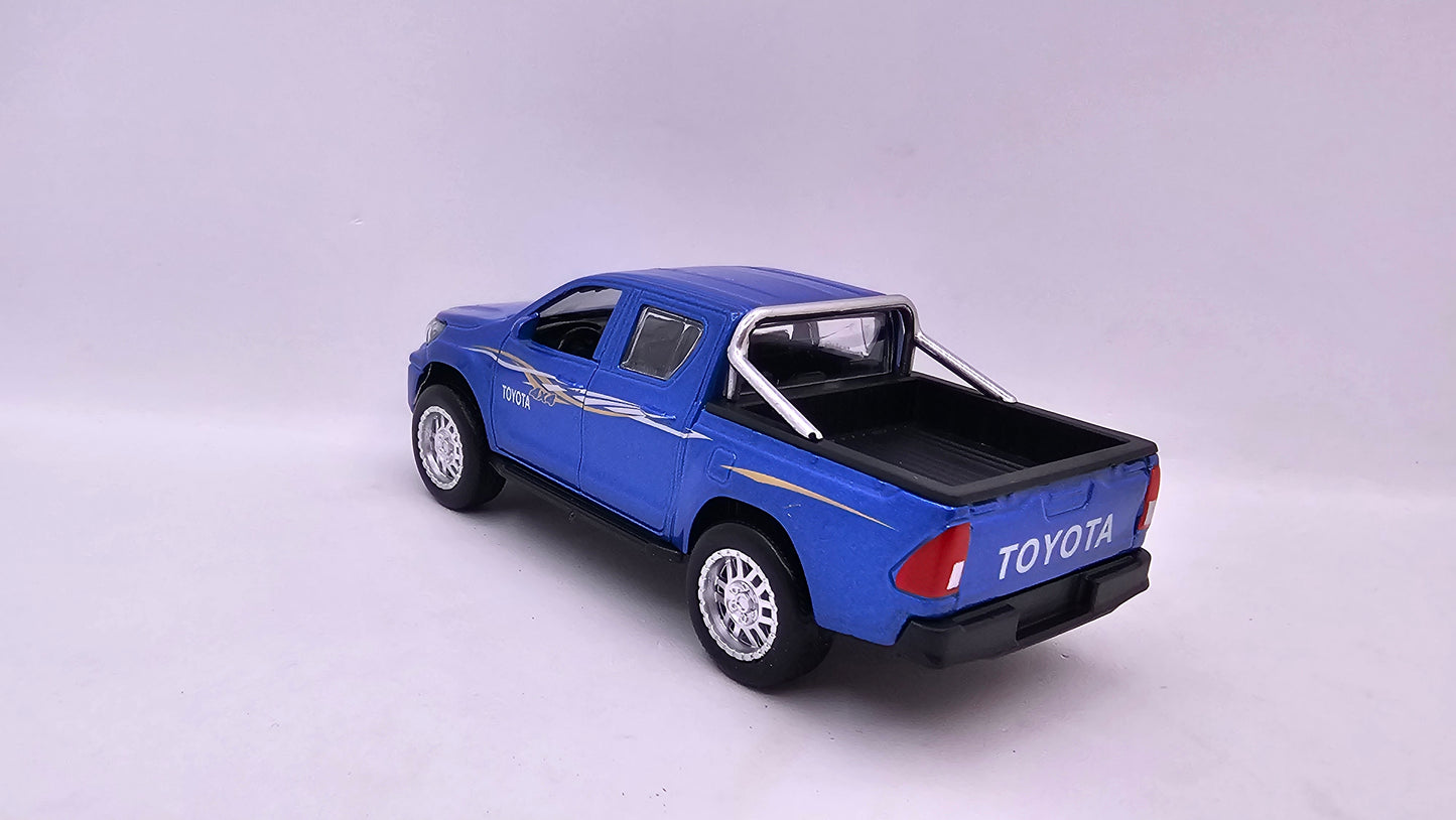 Toyota Hilux 4x4 - Escala 1/32 - Con Luces y Sonidos - Kingstoy - (Sin caja)