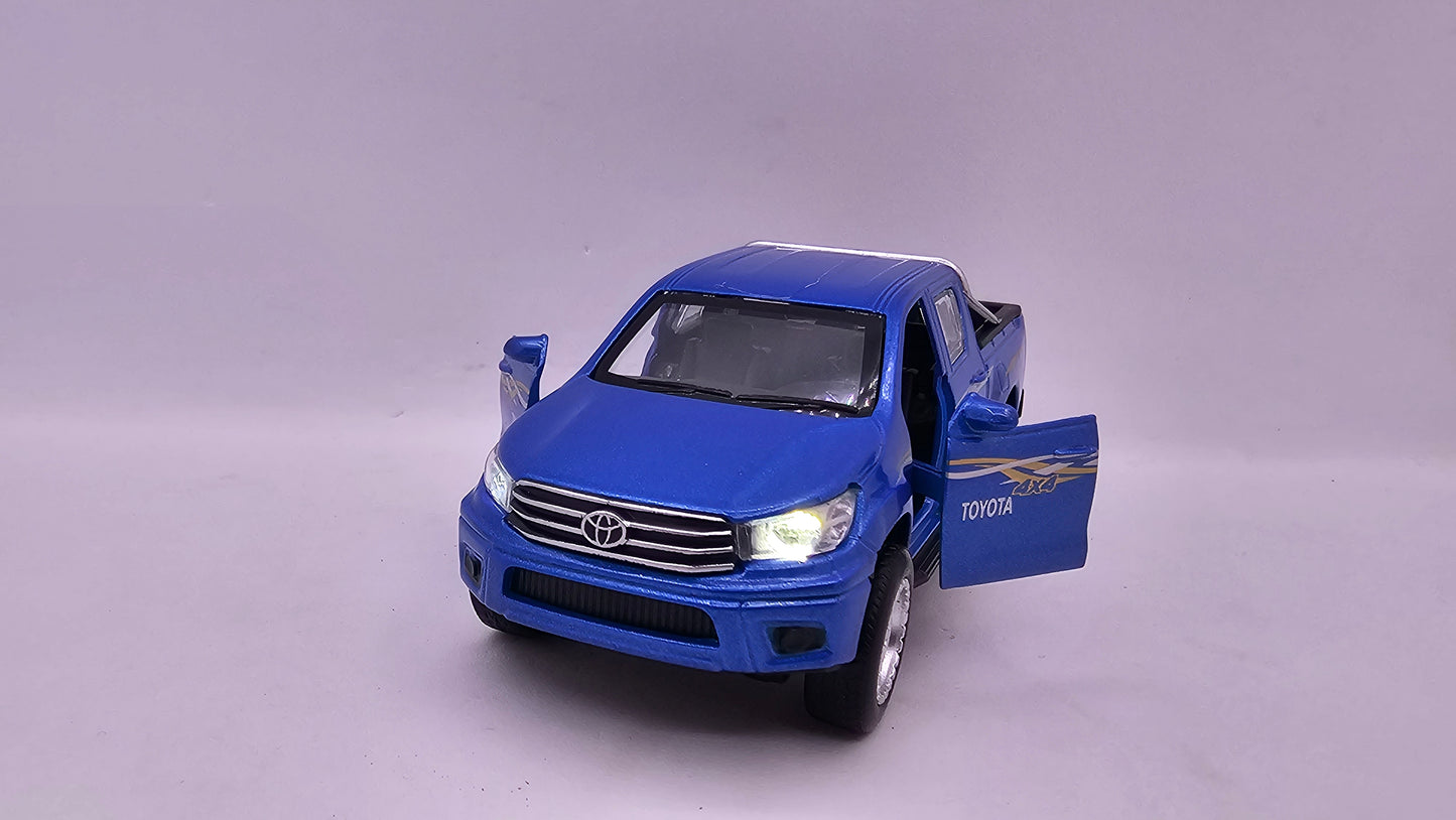 Toyota Hilux 4x4 - Escala 1/32 - Con Luces y Sonidos - Kingstoy - (Sin caja)