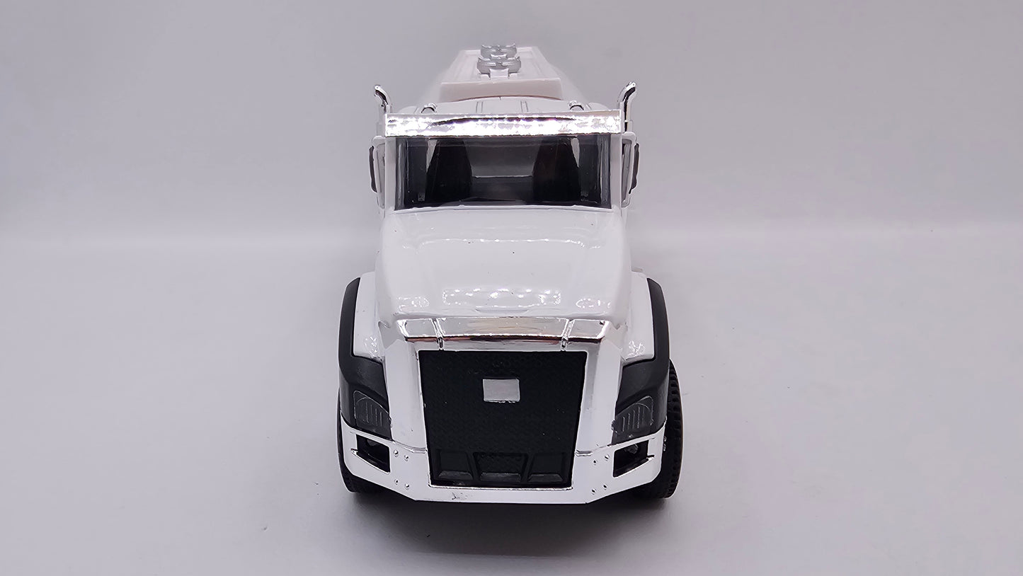 Camion Cisterna Caterpillar CT660 - Escala 1/50 - Max Metal