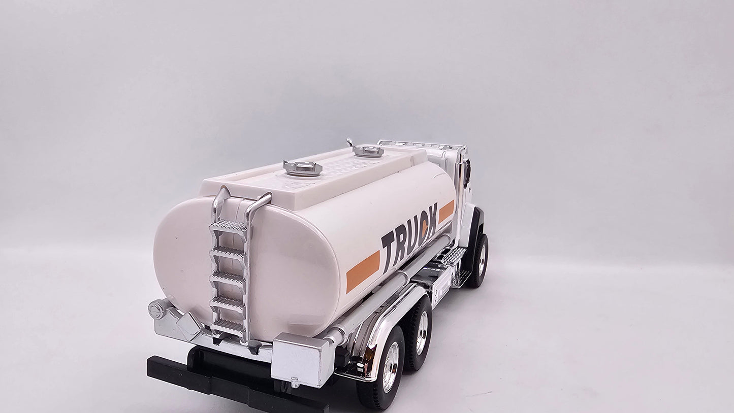 Camion Cisterna Caterpillar CT660 - Escala 1/50 - Max Metal