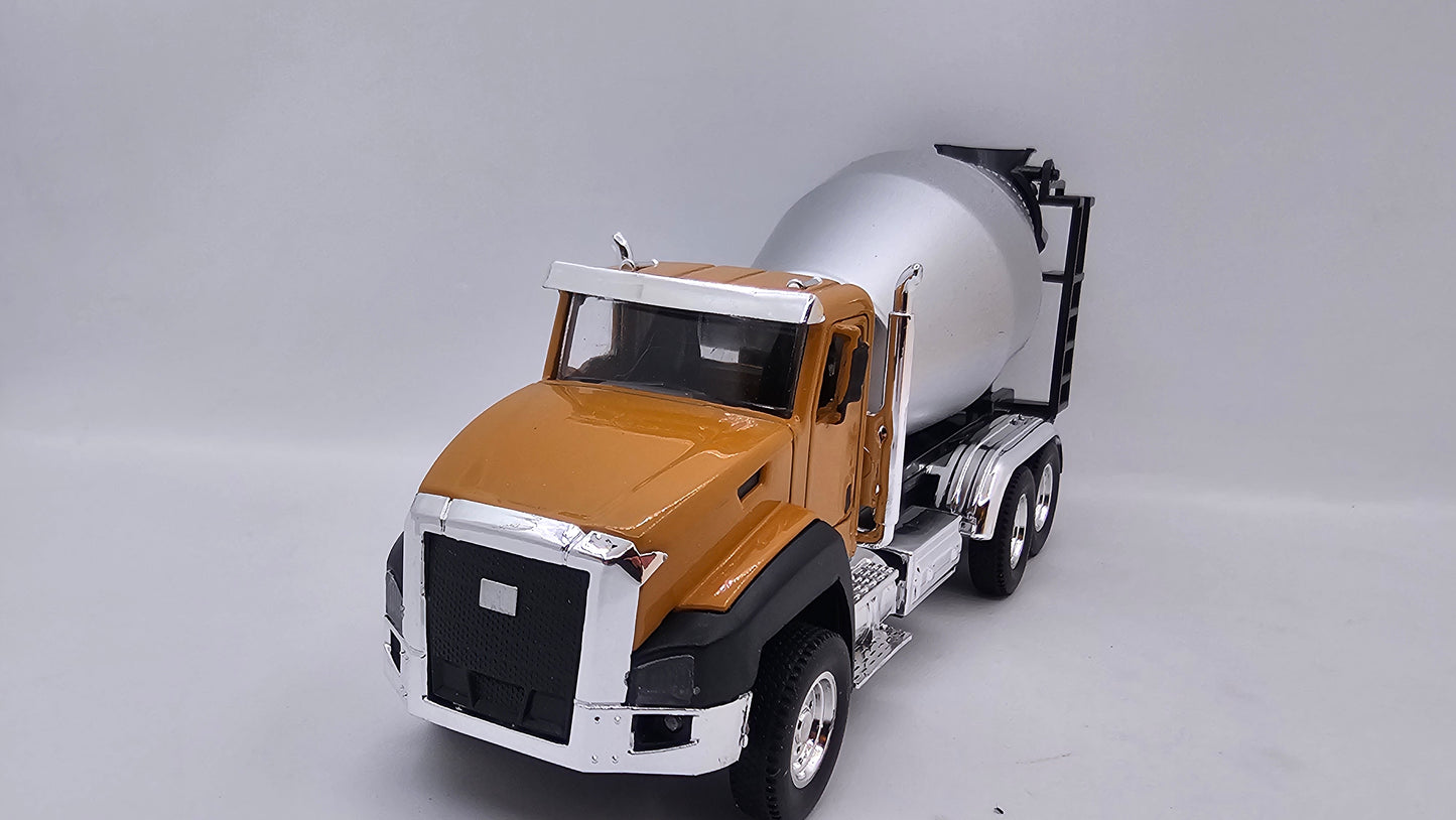 Camion Mezclador Caterpillar CT660 - Escala 1/50 - Max Metal