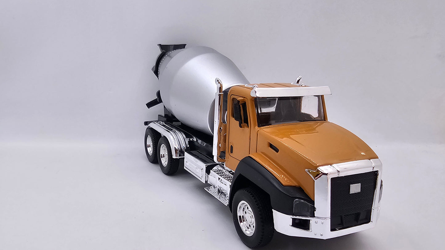Camion Mezclador Caterpillar CT660 - Escala 1/50 - Max Metal