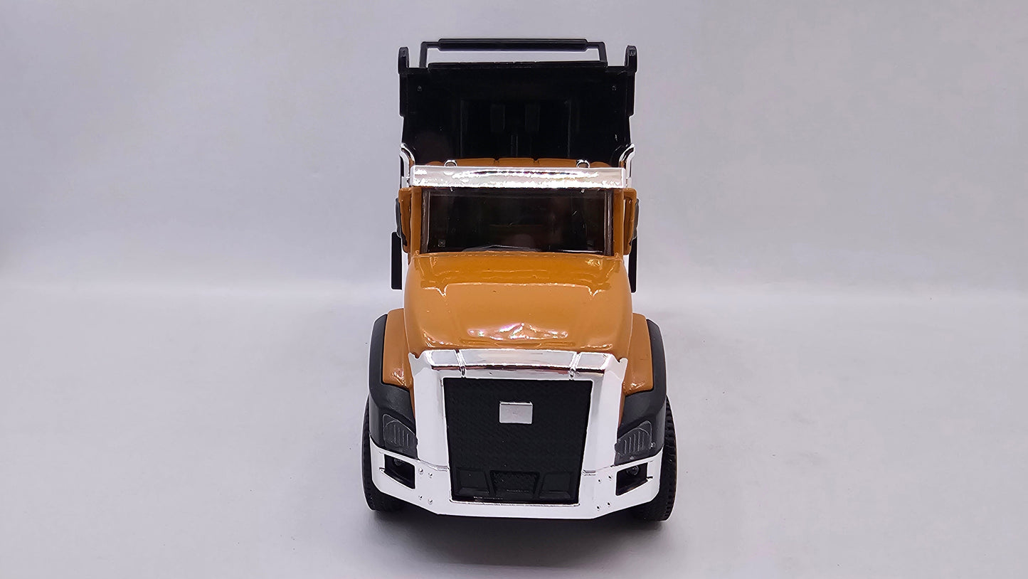 Camion Volquete Caterpillar CT660 - Escala 1/50 - Max Metal
