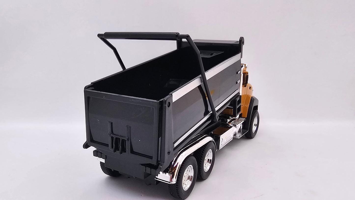 Camion Volquete Caterpillar CT660 - Escala 1/50 - Max Metal