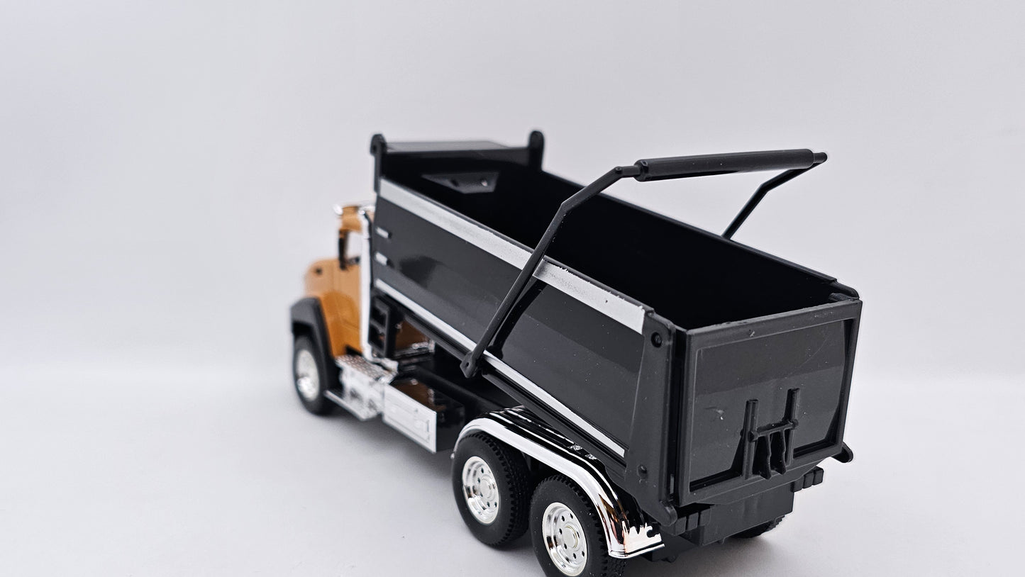 Camion Volquete Caterpillar CT660 - Escala 1/50 - Max Metal