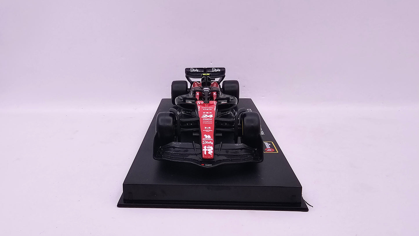 Alfa Romeo Formula 1 C43 #24 Guanyu Zhou - 2023 - F1 Burago Escala 1/43 C/Acrílico y Piloto