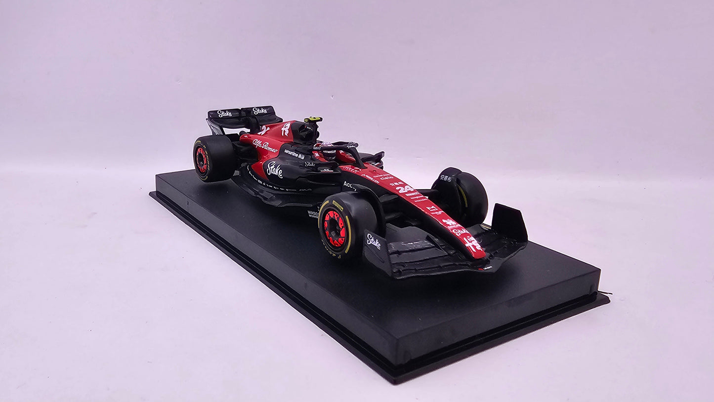 Alfa Romeo Formula 1 C43 #24 Guanyu Zhou - 2023 - F1 Burago Escala 1/43 C/Acrílico y Piloto