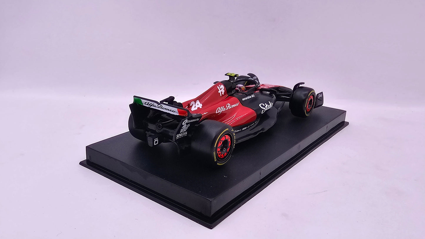 Alfa Romeo Formula 1 C43 #24 Guanyu Zhou - 2023 - F1 Burago Escala 1/43 C/Acrílico y Piloto
