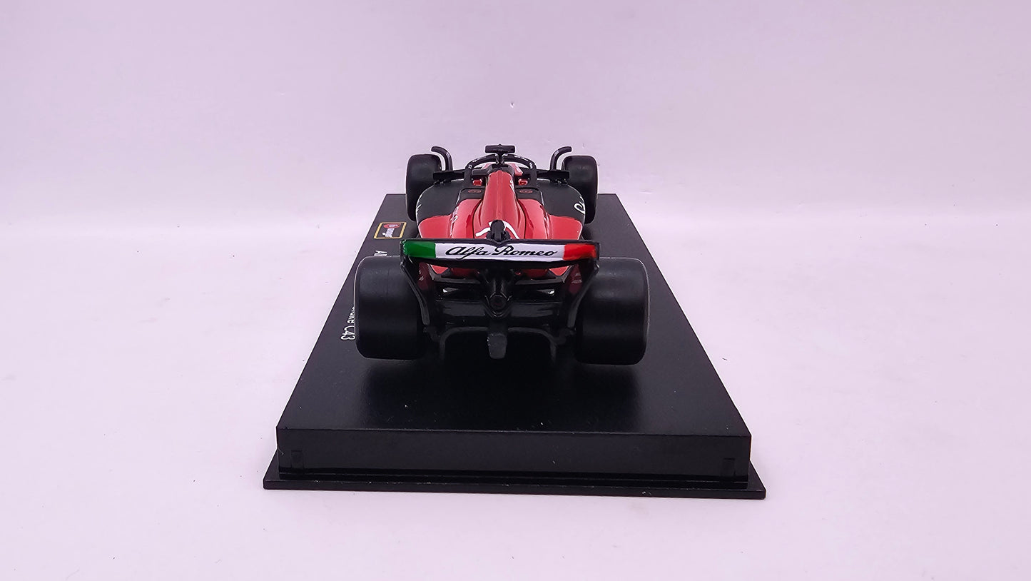 Alfa Romeo Formula 1 C43 #77 Valtteri Bottas - 2023 - F1 Burago Escala 1/43 C/Acrílico y Piloto