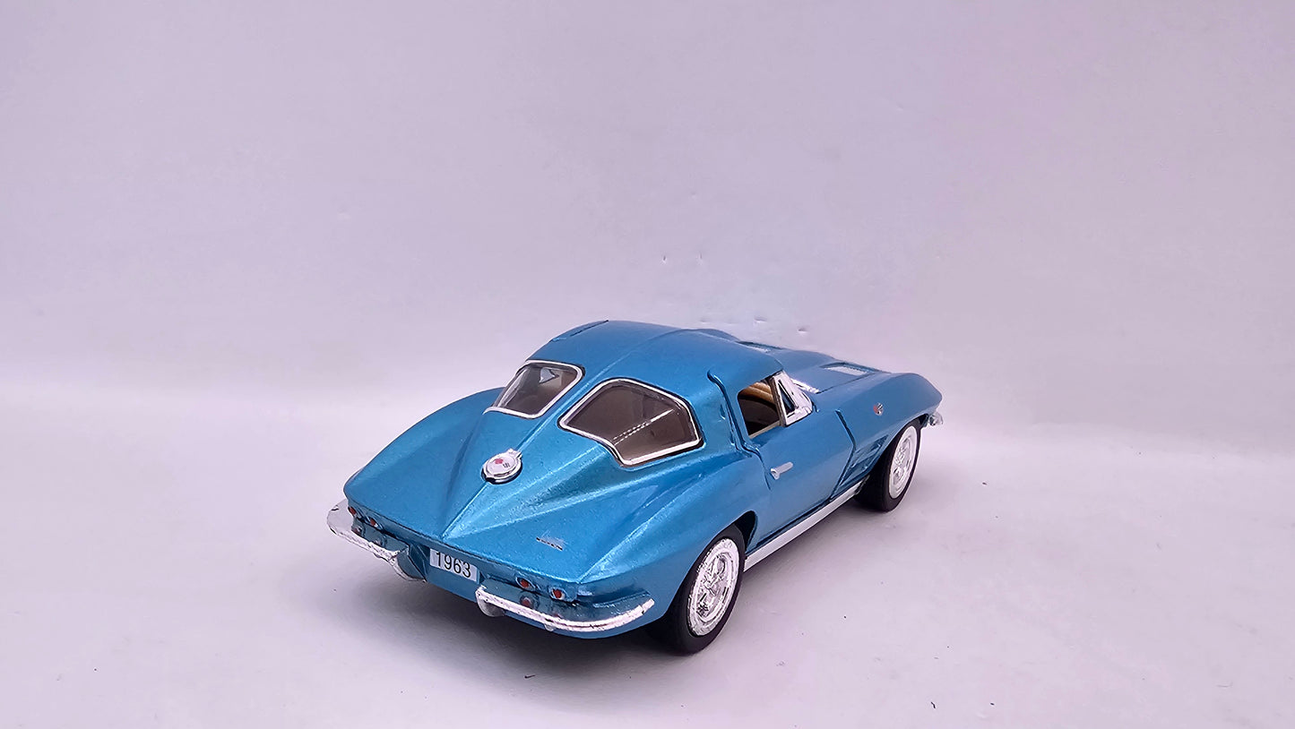 Chevrolet Corvette Sting Ray 1963 - Escala 1/36 - Kinsmart - (Sin caja)