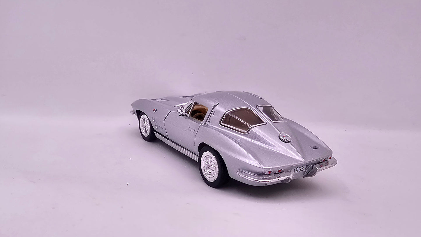 Chevrolet Corvette Sting Ray 1963 - Escala 1/36 - Kinsmart - (Sin caja)