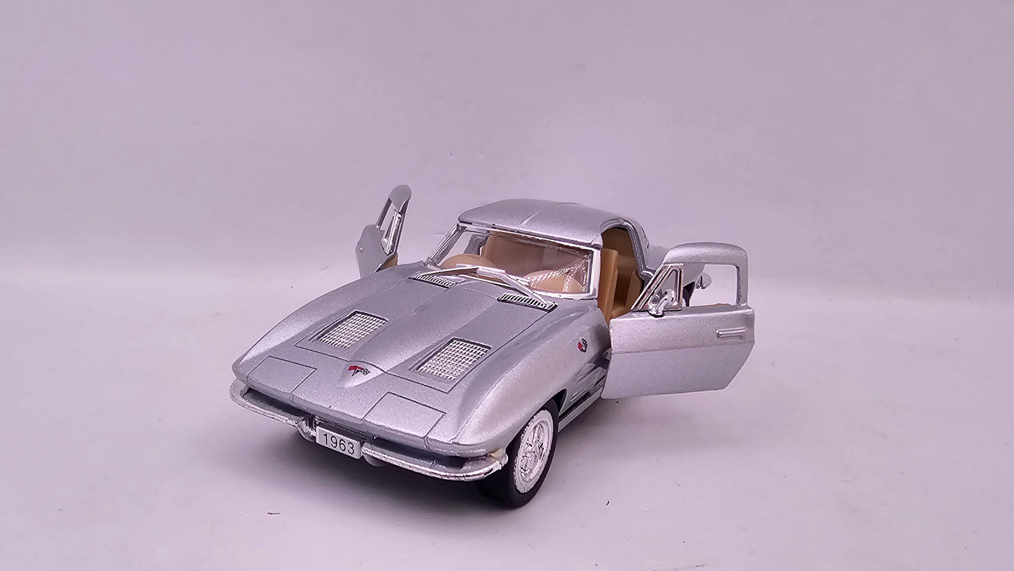 Chevrolet Corvette Sting Ray 1963 - Escala 1/36 - Kinsmart - (Sin caja)