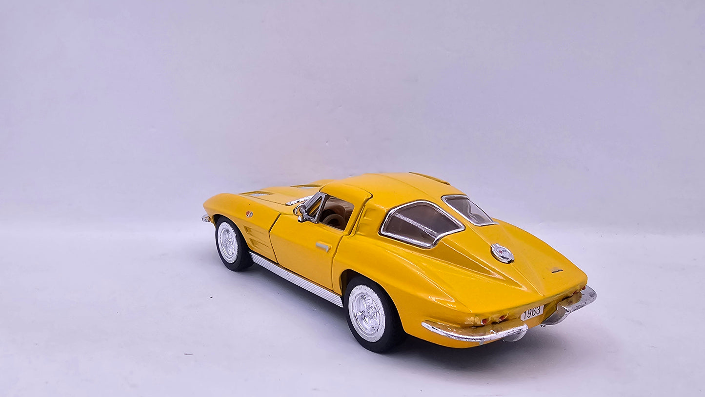 Chevrolet Corvette Sting Ray 1963 - Escala 1/36 - Kinsmart - (Sin caja)
