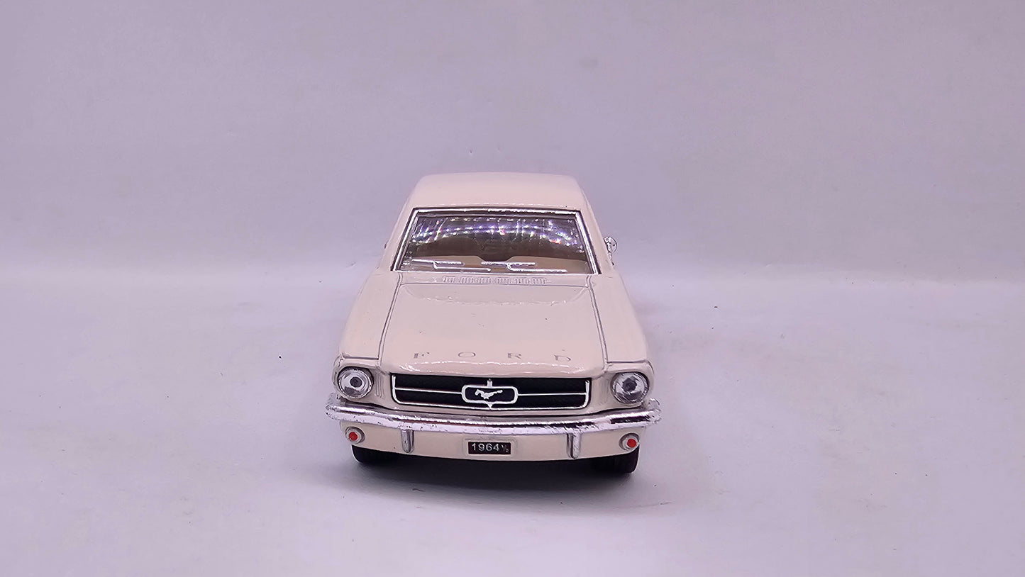 Ford Mustang 1964 - Escala 1/36 - Kinsmart - (Sin caja)