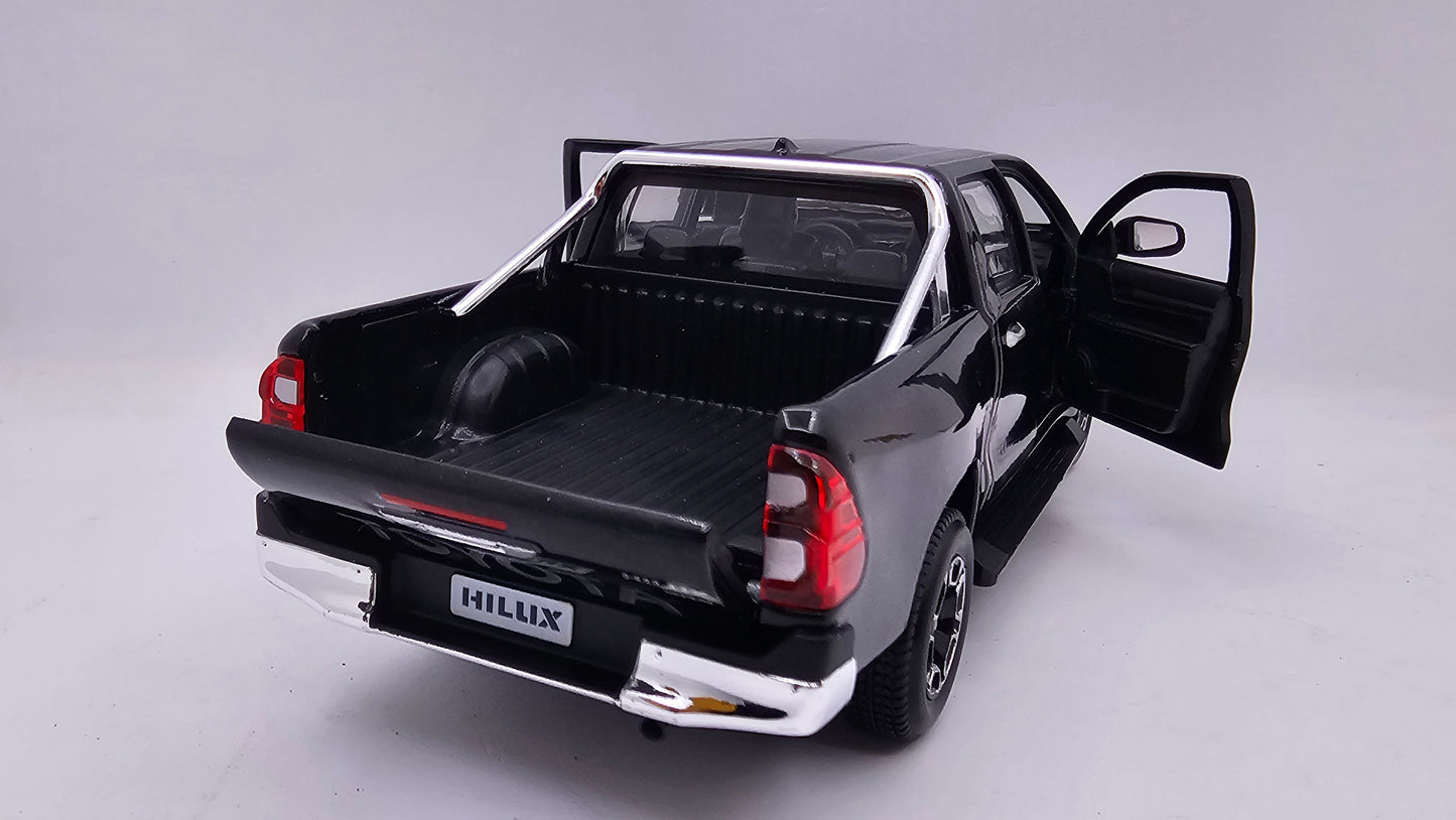 Toyota Hilux 2021 al 2026 - Escala 1/24 (1/27) - Maisto - (Sin caja)