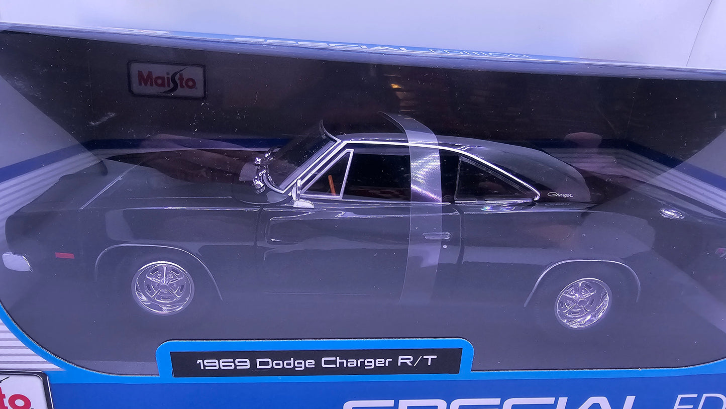 Dodge Charger R/T 1969 - Escala 1/18 - Maisto