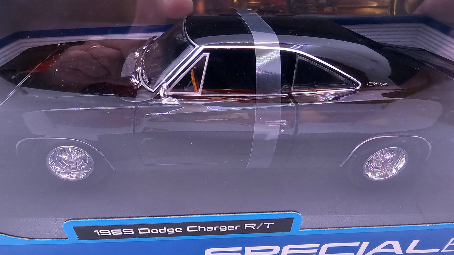Dodge Charger R/T 1969 - Escala 1/18 - Maisto
