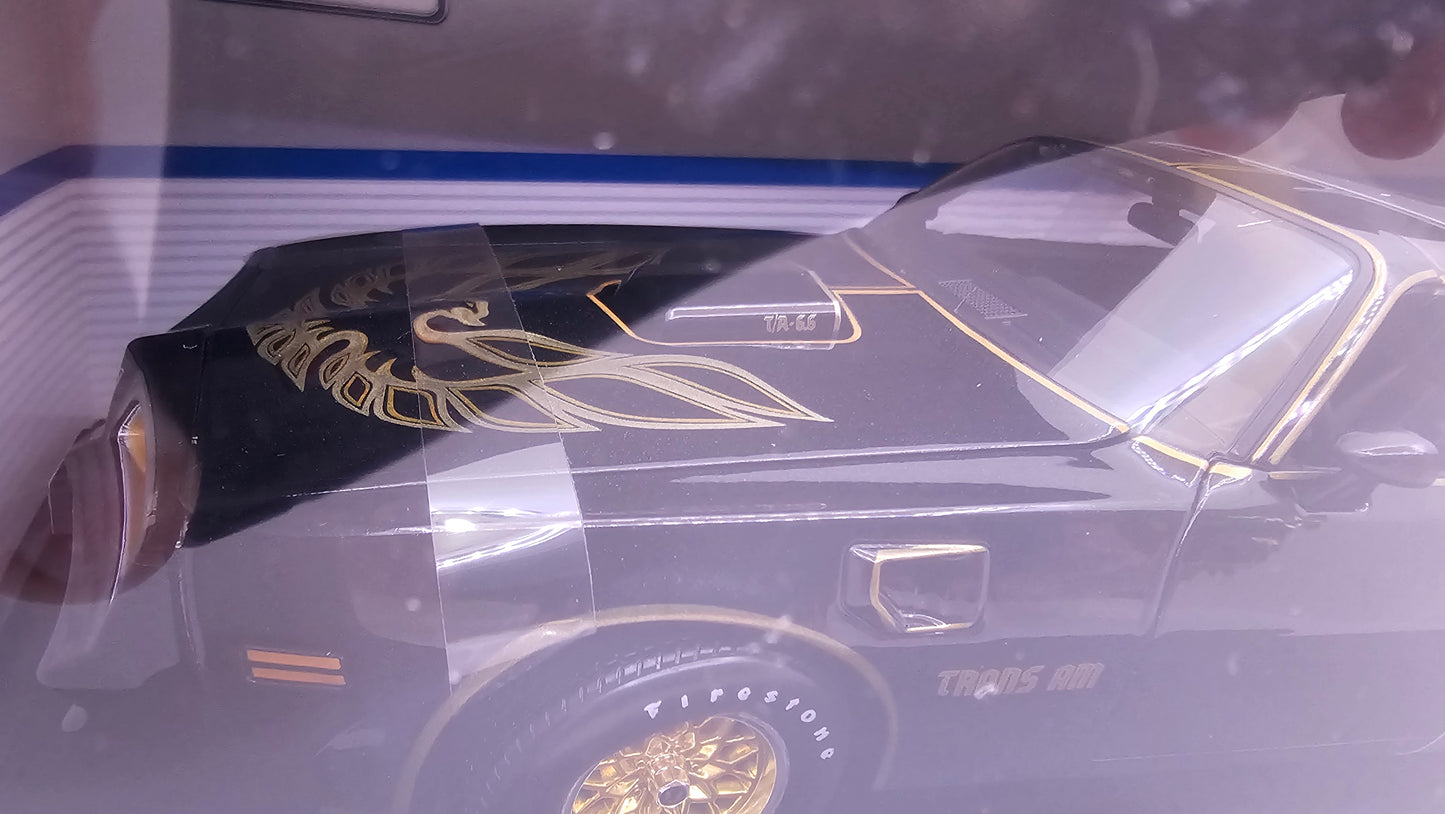 Pontiac Firebird Trans Am 1978 - Escala 1/18 - Maisto