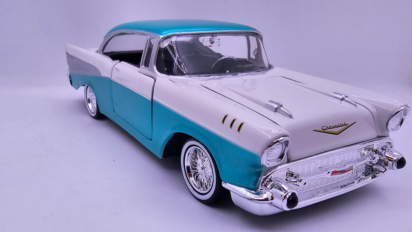 Chevy Bel Air 1957 Custom - Escala 1/24 - MotorMax - (Sin caja)