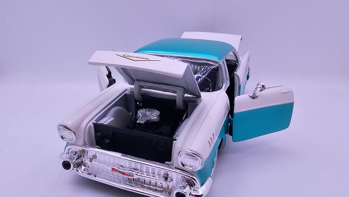 Chevy Bel Air 1957 Custom - Escala 1/24 - MotorMax - (Sin caja)