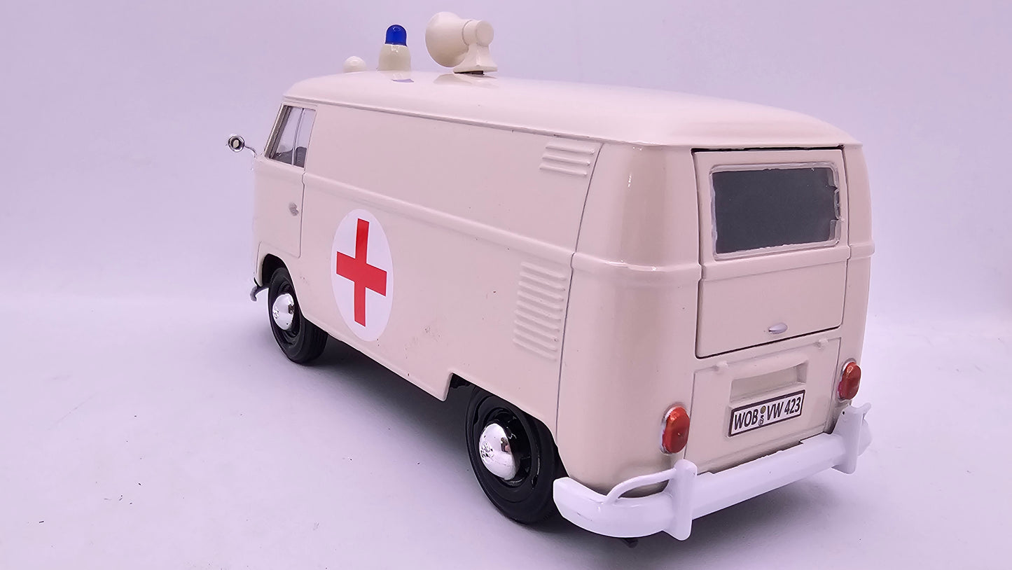 Volkswagen Type 2 Delivery Van Ambulancia - Escala 1/24 - MotorMax - (Sin caja)