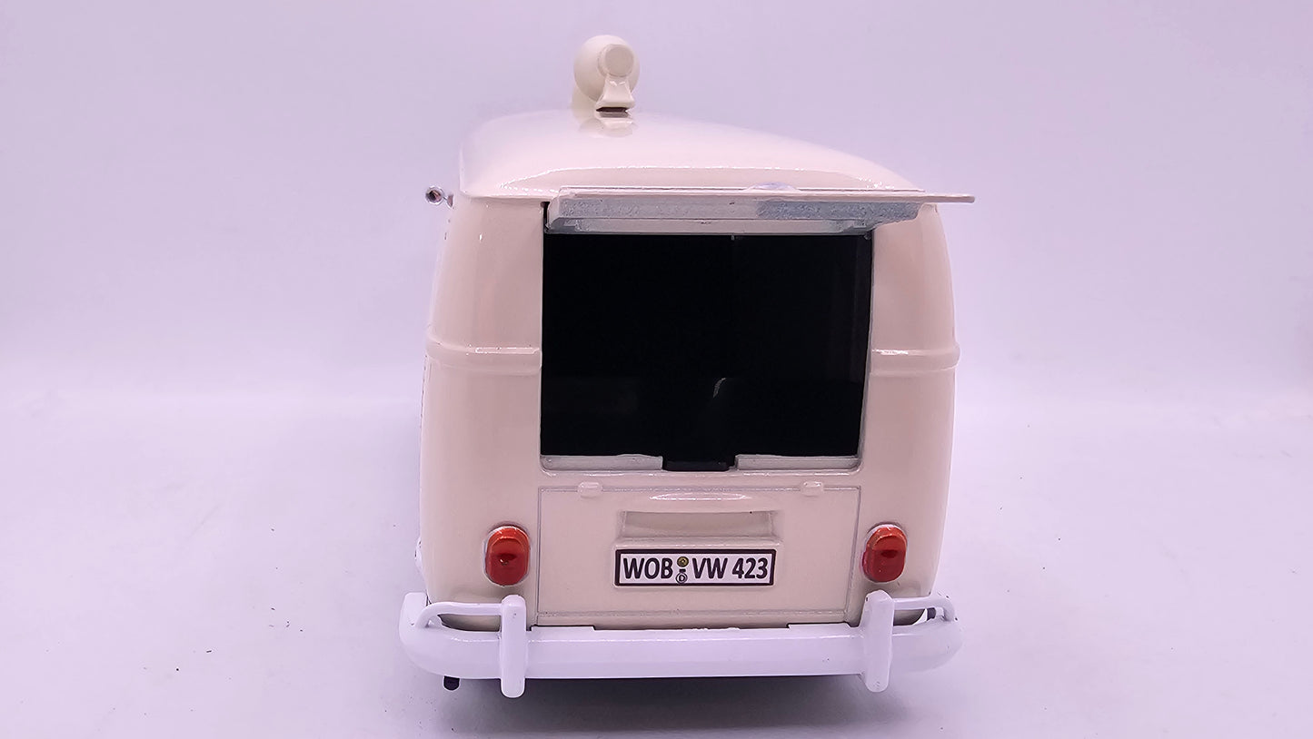 Volkswagen Type 2 Delivery Van Ambulancia - Escala 1/24 - MotorMax - (Sin caja)