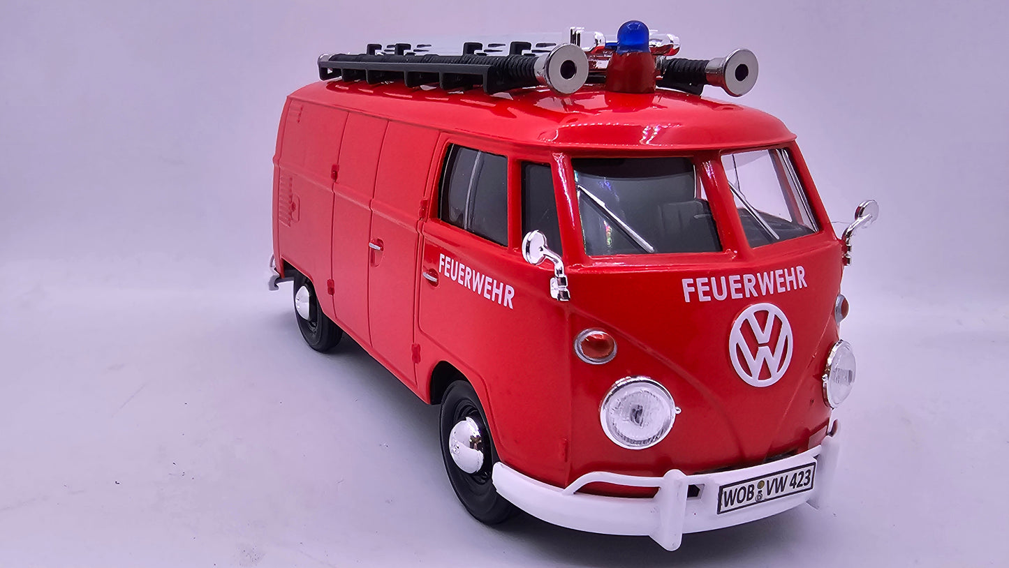 Volkswagen Type 2 Delivery Van Bombero - Escala 1/24 - MotorMax - (Sin caja)