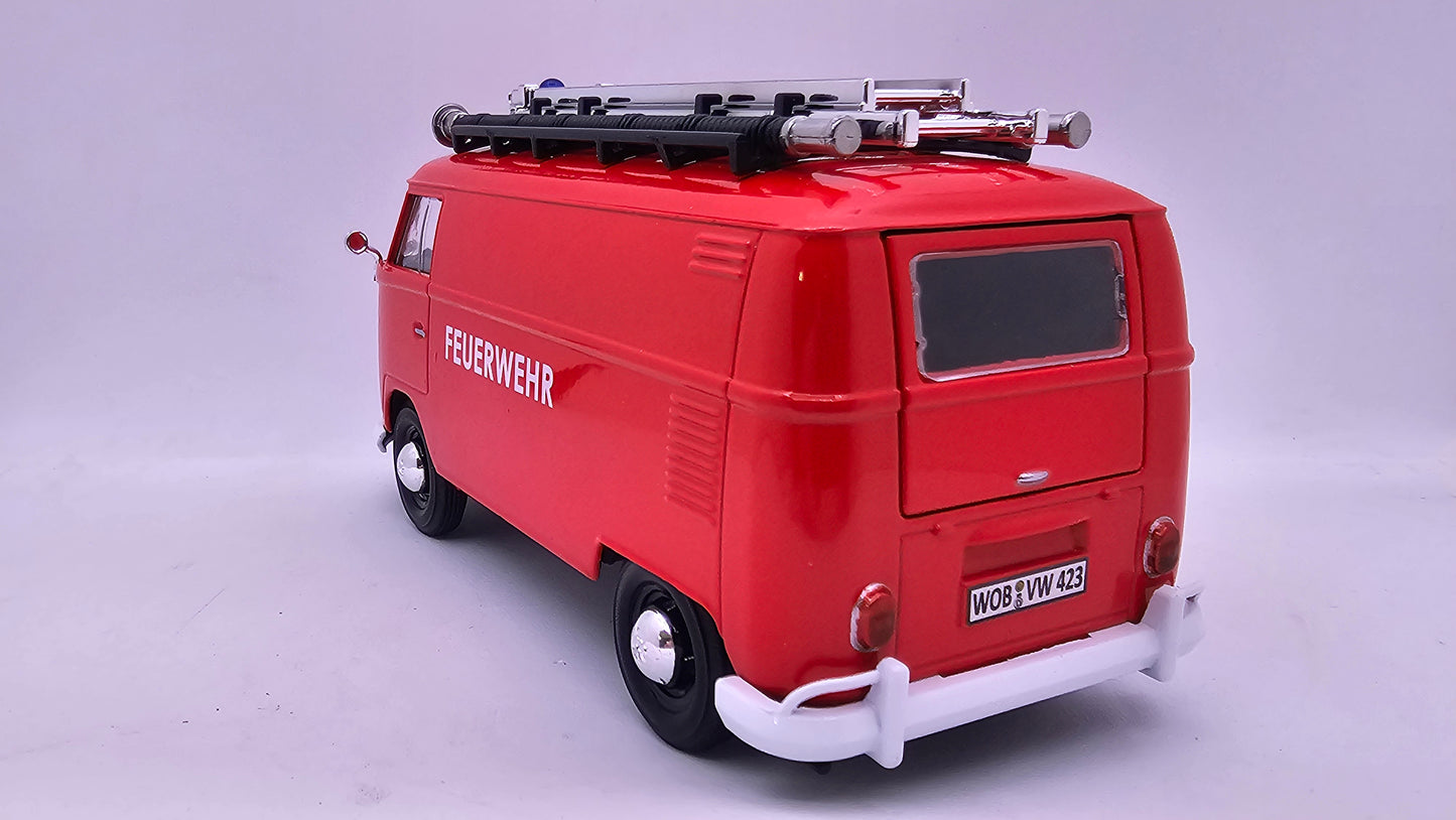 Volkswagen Type 2 Delivery Van Bombero - Escala 1/24 - MotorMax - (Sin caja)