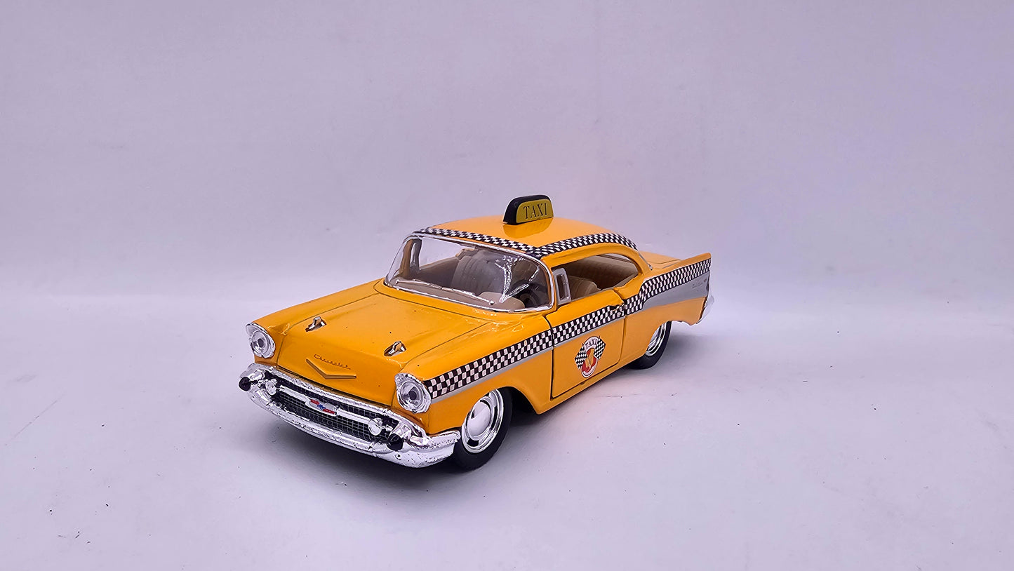 Chevrolet Bel Air Taxi 1957 - Escala 1/40 - Kinsmart - (Sin caja)