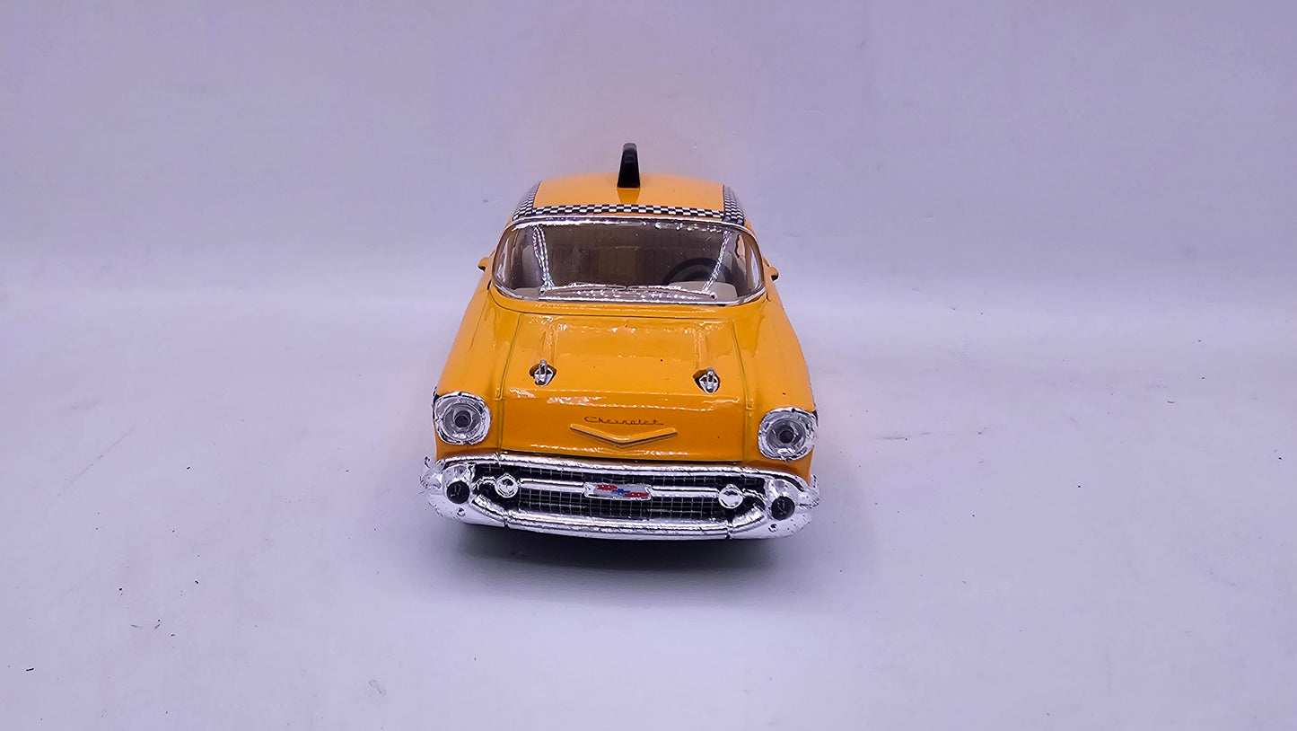 Chevrolet Bel Air Taxi 1957 - Escala 1/40 - Kinsmart - (Sin caja)