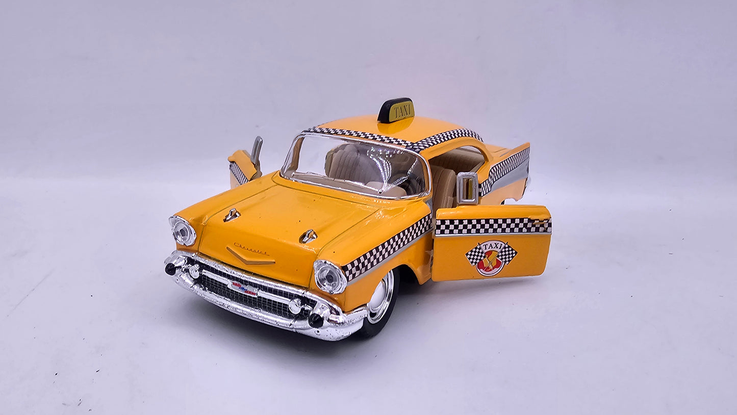 Chevrolet Bel Air Taxi 1957 - Escala 1/40 - Kinsmart - (Sin caja)