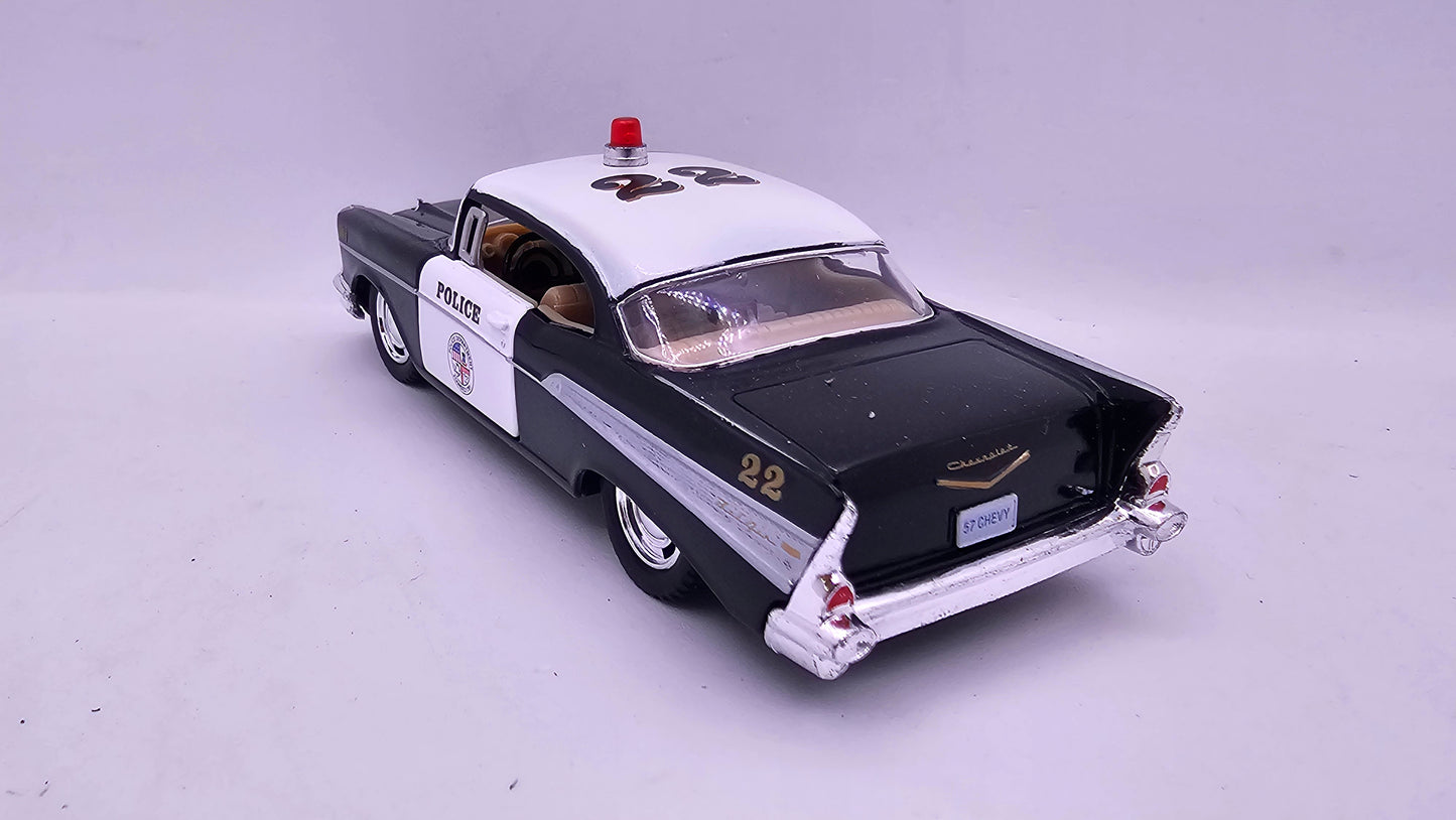 Chevrolet Bel Air Policia 1957 - Escala 1/40 - Kinsmart - (Sin caja)