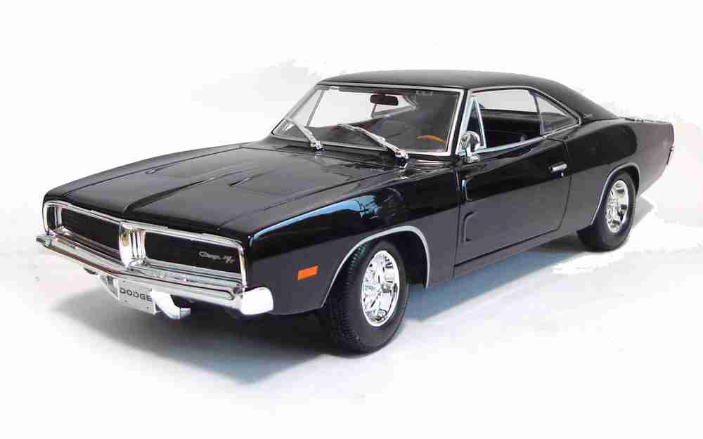 Dodge Charger R/T 1969 - Escala 1/18 - Maisto