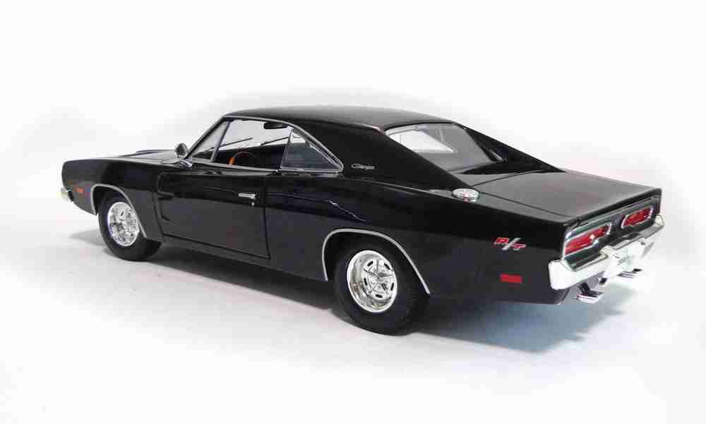 Dodge Charger R/T 1969 - Escala 1/18 - Maisto