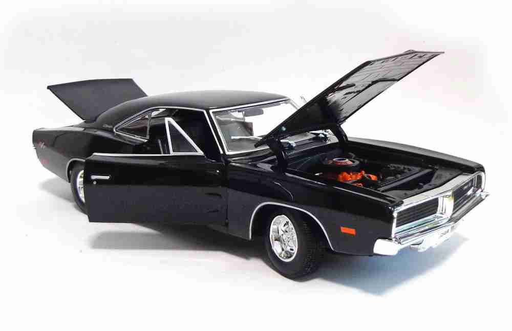 Dodge Charger R/T 1969 - Escala 1/18 - Maisto