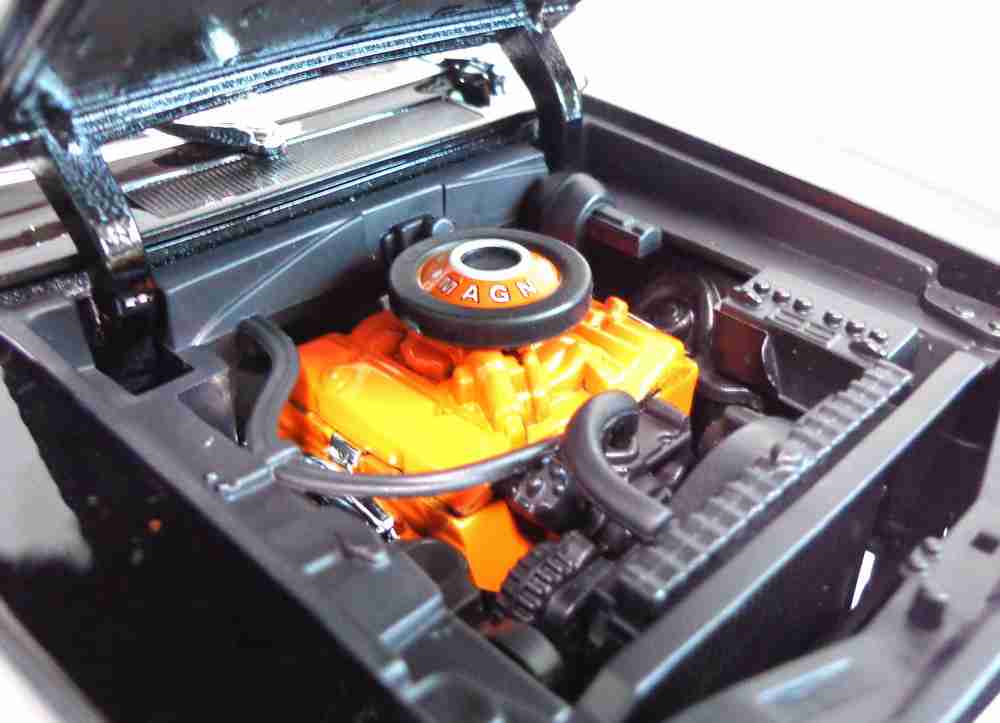 Dodge Charger R/T 1969 - Escala 1/18 - Maisto