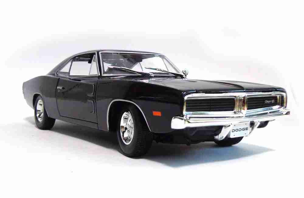 Dodge Charger R/T 1969 - Escala 1/18 - Maisto