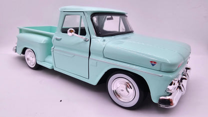 GMC C1000 1966 - Escala 1/24 - Motormax (sin caja)