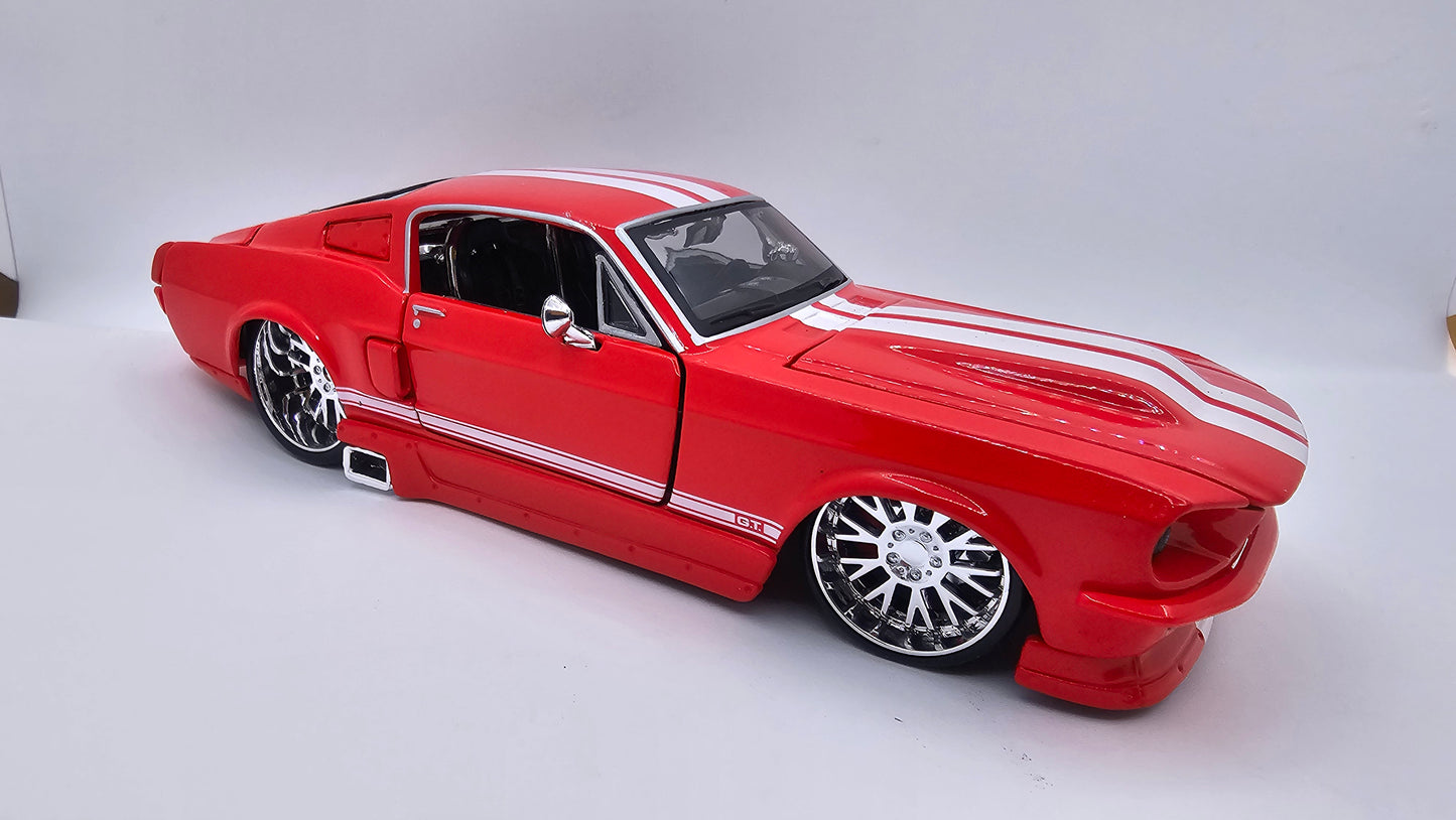 Ford Mustang GT 1967 Custom - Escala 1/24 - Maisto (sin caja)
