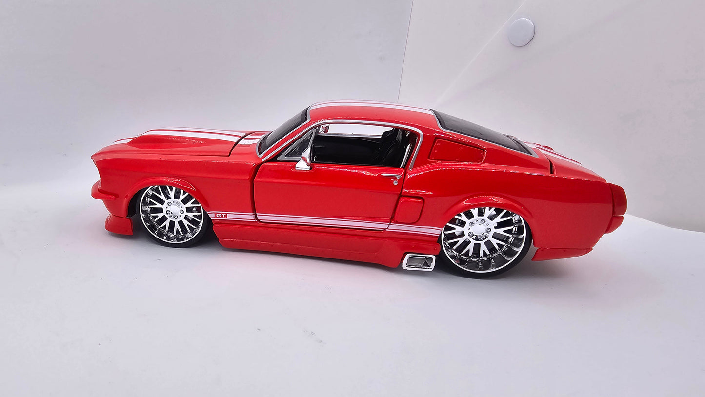 Ford Mustang GT 1967 Custom - Escala 1/24 - Maisto (sin caja)
