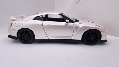 Nissan GT-R 2017 - Escala 1/24 - BURAGO (sin caja)