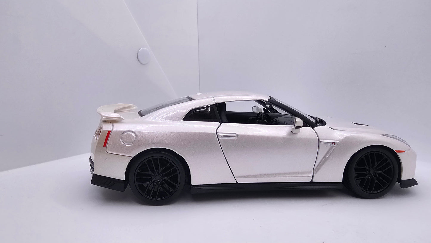 Nissan GT-R 2017 - Escala 1/24 - BURAGO (sin caja)