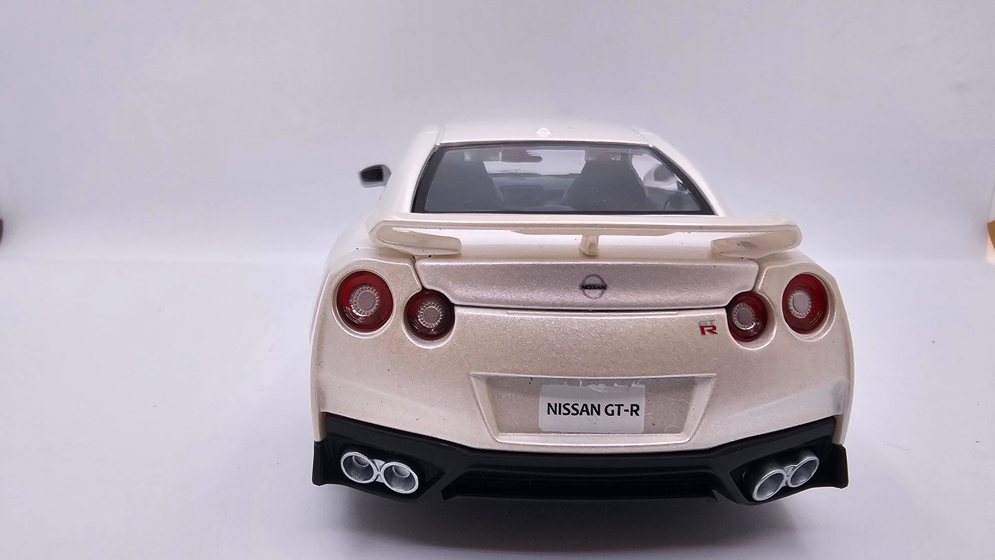 Nissan GT-R 2017 - Escala 1/24 - BURAGO (sin caja)
