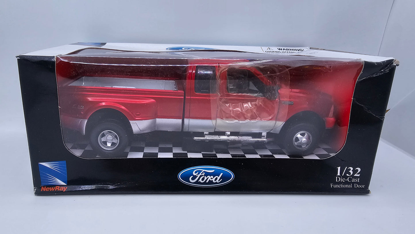 Ford F350 Super Duty - Escala 1/32 - NewRay