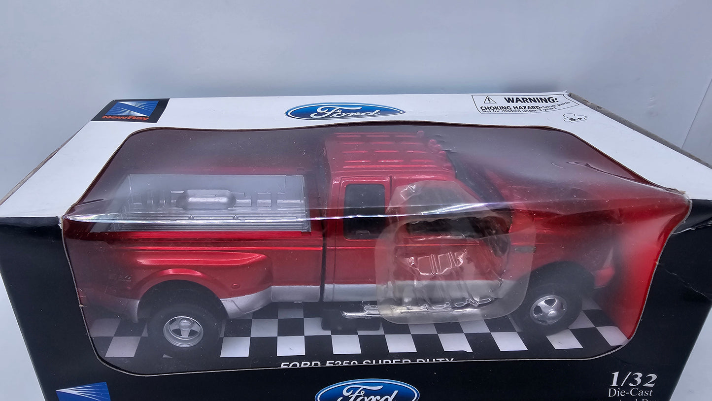 Ford F350 Super Duty - Escala 1/32 - NewRay