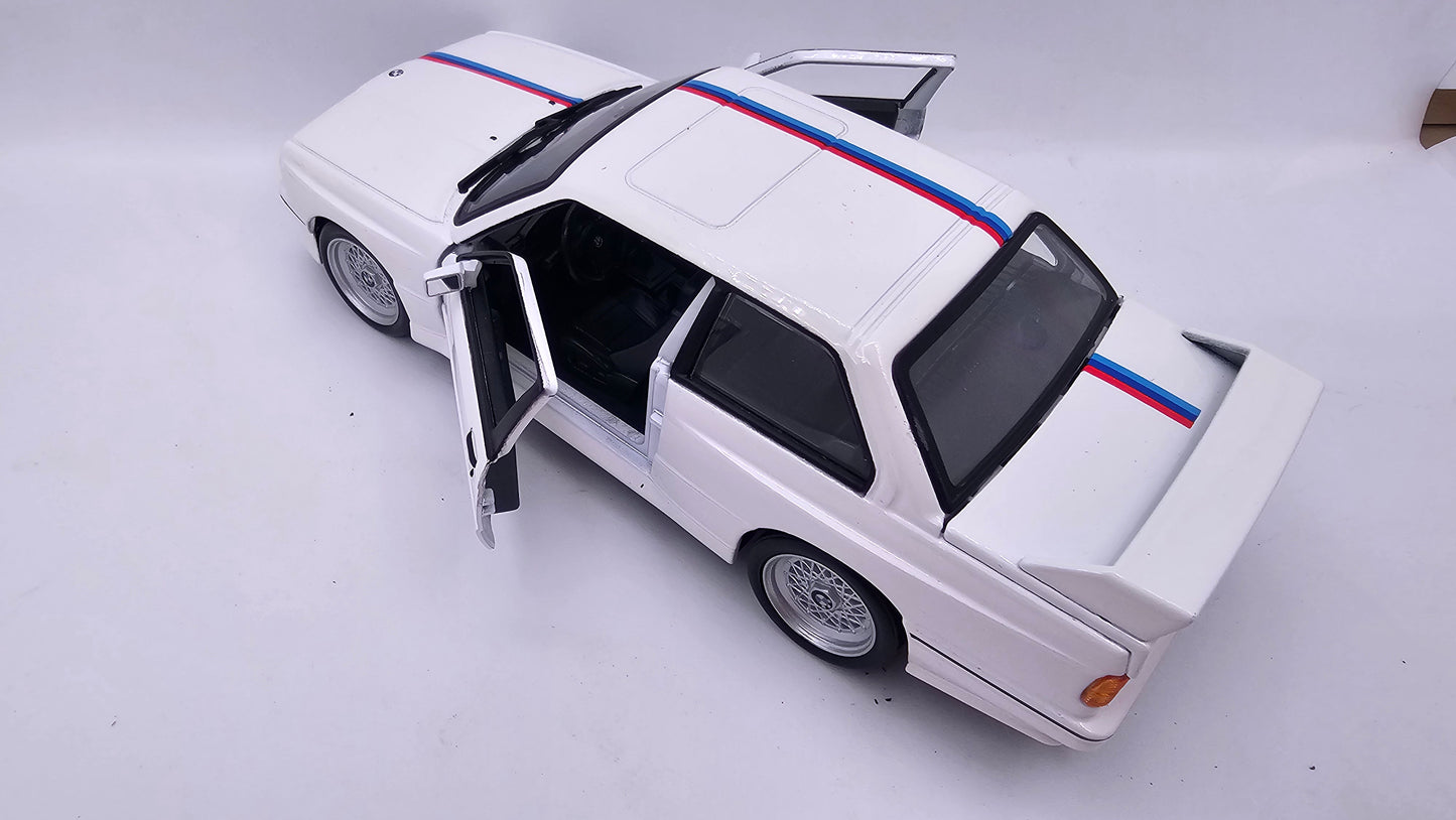 BMW Serie 3 M3 (E30) 1988 - Escala 1/24 - BURAGO (sin caja)