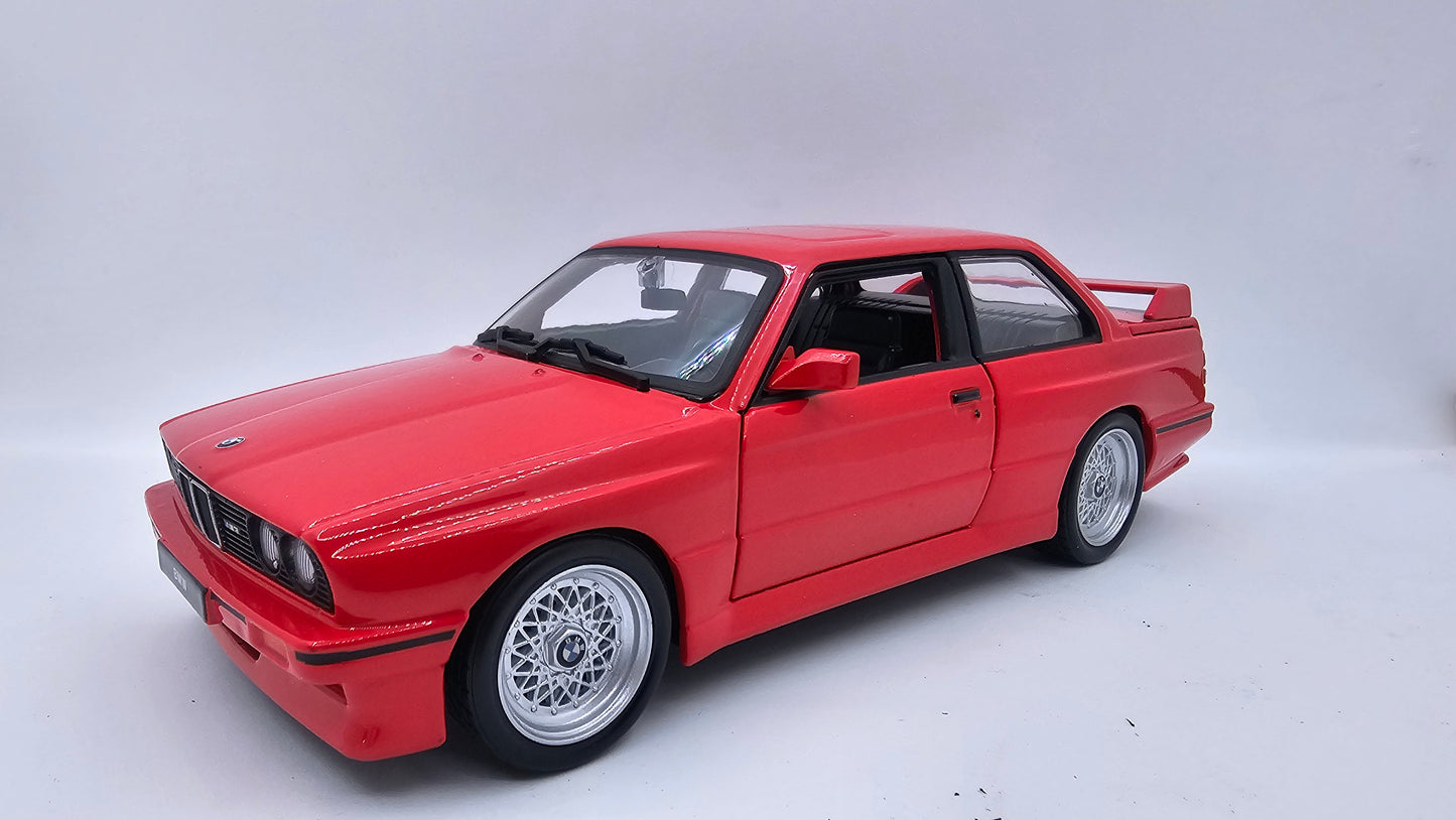 BMW Serie 3 M3 (E30) 1988 - Escala 1/24 - BURAGO (sin caja)