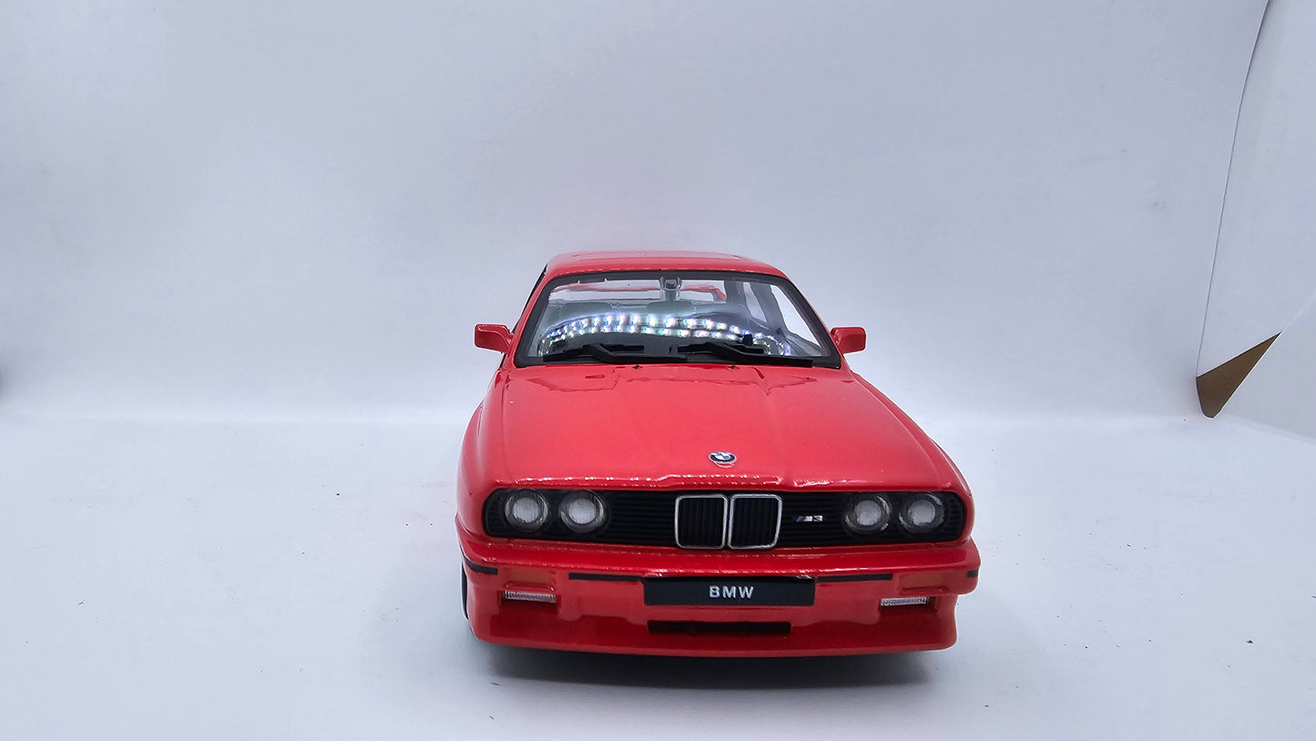BMW Serie 3 M3 (E30) 1988 - Escala 1/24 - BURAGO (sin caja)