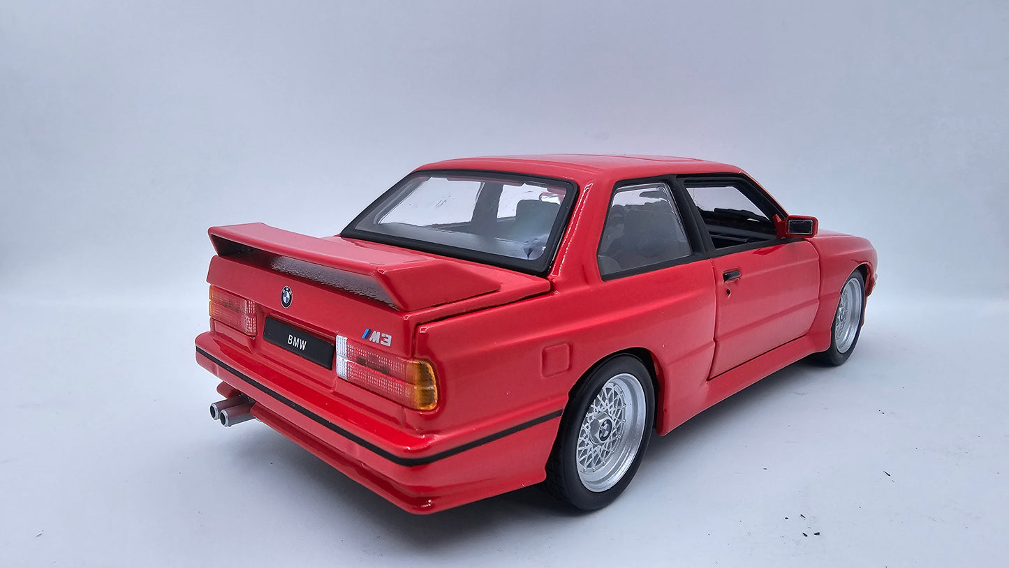 BMW Serie 3 M3 (E30) 1988 - Escala 1/24 - BURAGO (sin caja)