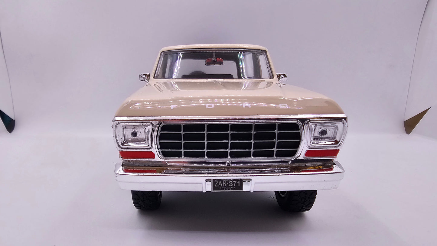 Ford Bronco 1978 - Escala 1/24 - Motormax (sin caja)